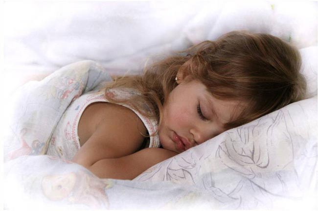 How to teach a child to sleep in their crib?