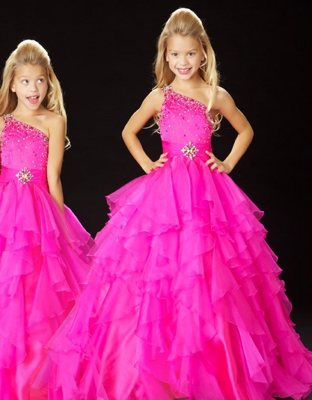 First ball: choose dresses for graduation-2015 in 4 class