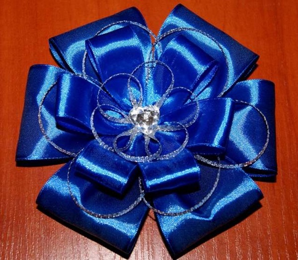 How to make a bow of satin ribbon with your own hands