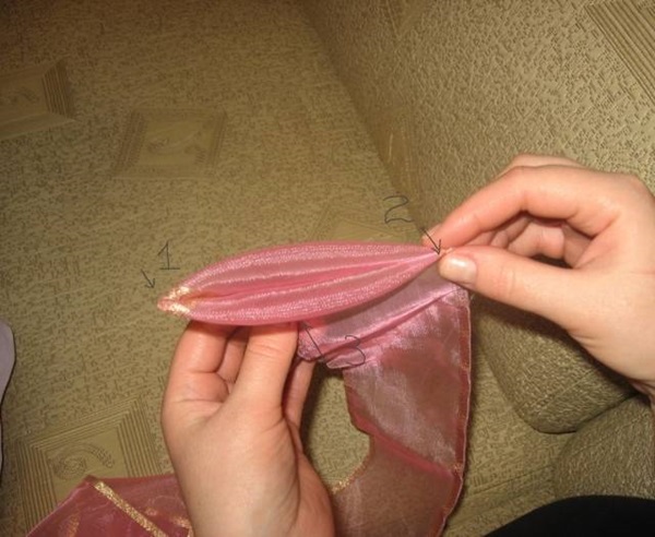 How to make a bow of satin ribbon with your own hands