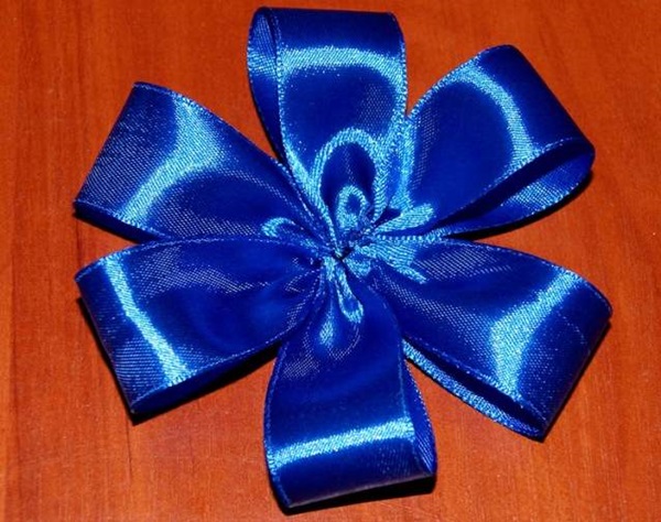 How to make a bow of satin ribbon with your own hands