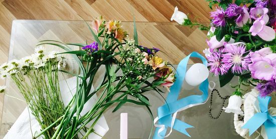 Choose flowers for the bouquet