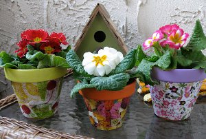 Decoupage of flower pots