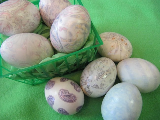 Easter decoupage of eggs