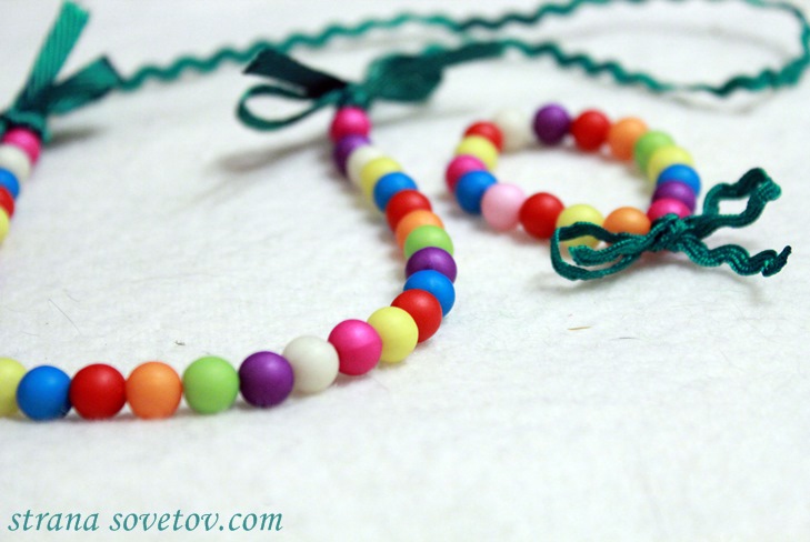 Children's set: bracelet and necklace of ribbons and beads
