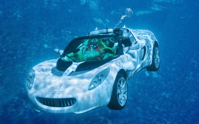 Extreme tourism