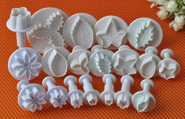 Molds for mastic with their own hands: making ornaments from mastics Molds for mastic with their own hands: making ornaments from mastics