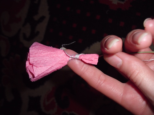 Carnations of colored paper with their own hands on May 9