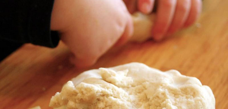 How to cook salted dough for modeling