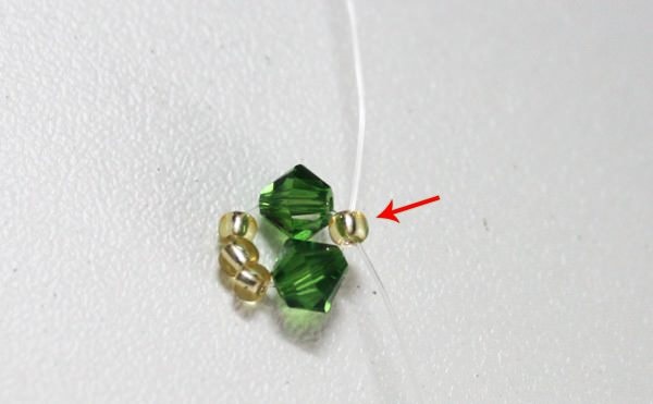 How to Make a Bead Bracelet for Beginners