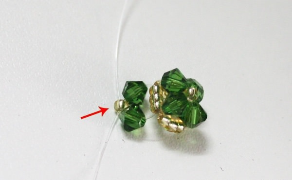 How to Make a Bead Bracelet for Beginners