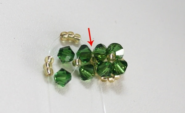 How to Make a Bead Bracelet for Beginners