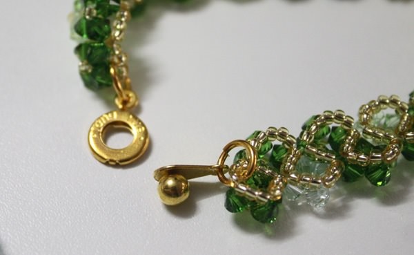How to Make a Bead Bracelet for Beginners