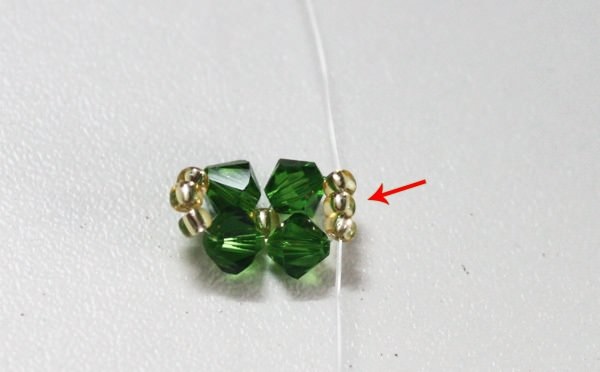 How to Make a Bead Bracelet for Beginners