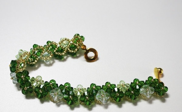 How to Make a Bead Bracelet for Beginners