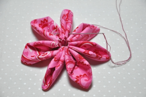 How to make flowers kanzashi from a tissue with their own hands