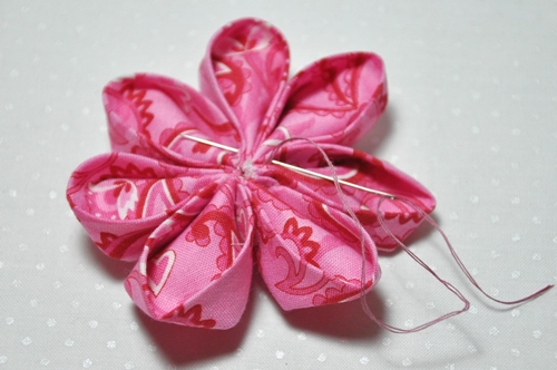 How to make flowers kanzashi from a tissue with their own hands