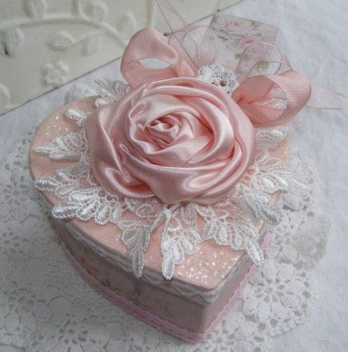 How to make a box in the shape of a heart