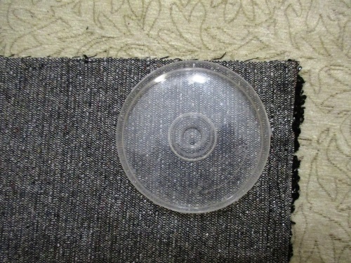Capsule with a veil