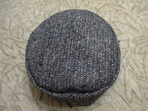 Capsule with a veil