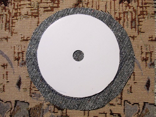 Capsule with a veil