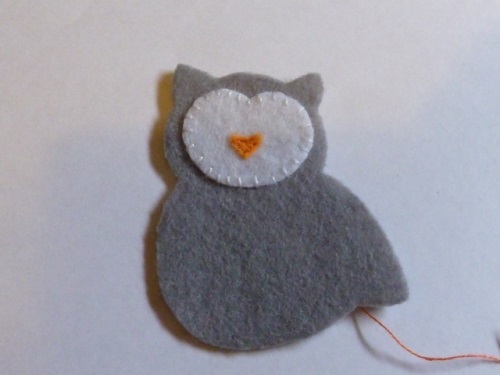 Brooch owl of felt