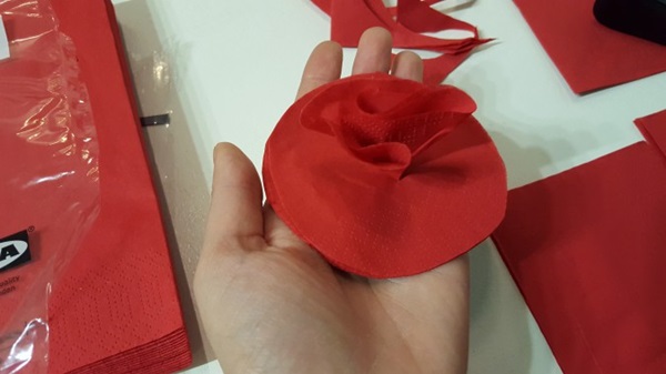 Rose from a napkin with your own hands