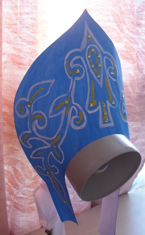 Russian kokoshnik of cardboard