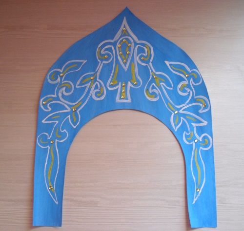 Russian kokoshnik of cardboard