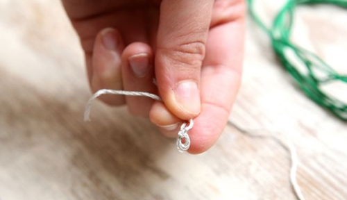 How to make earrings from threads with their own hands