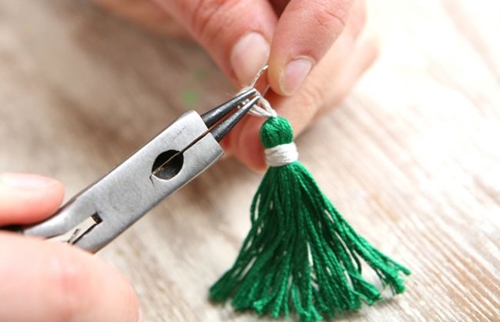 How to make earrings from threads with their own hands