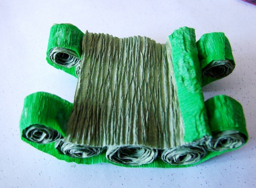 Crafts for May 9 with their own hands: a tank of paper
