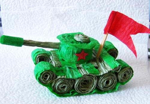 Crafts for May 9 with their own hands: a tank of paper