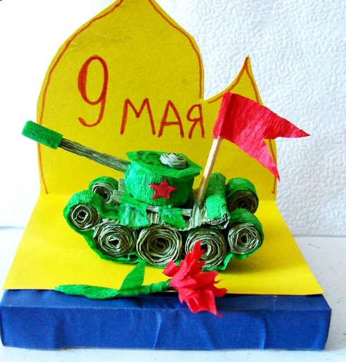 Crafts for May 9 with their own hands: a tank of paper
