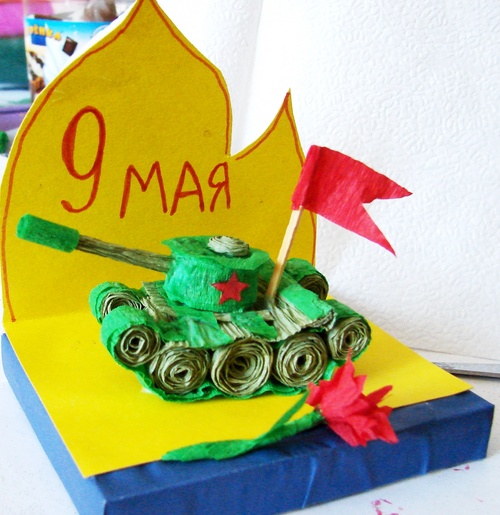 Crafts for May 9 with their own hands: a tank of paper