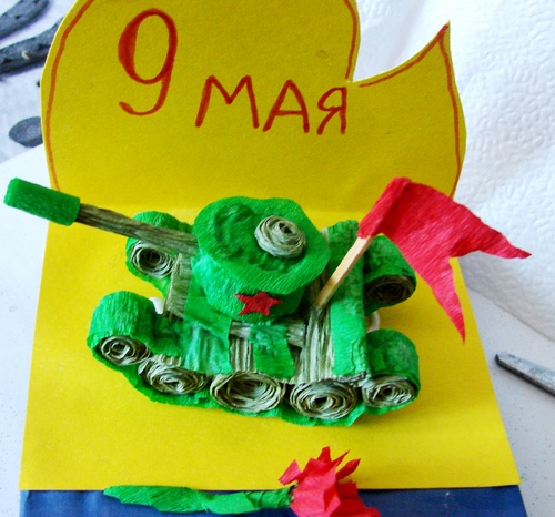 Crafts for May 9 with their own hands: a tank of paper