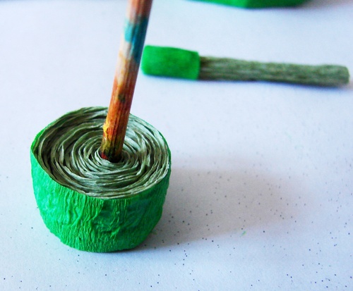 Crafts for May 9 with their own hands: a tank of paper