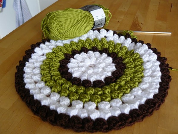 How to tie a rug to a crochet chair - circuits and video