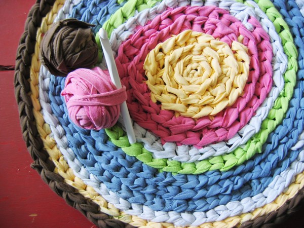 How to tie a rug to a crochet chair - circuits and video