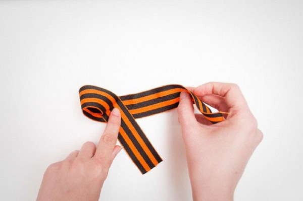 How to beautifully tie a St. George ribbon: the best ways with a photo