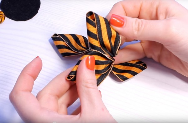 How to beautifully tie a St. George ribbon: the best ways with a photo