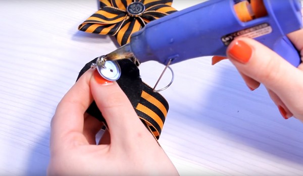 How to beautifully tie a St. George ribbon: the best ways with a photo