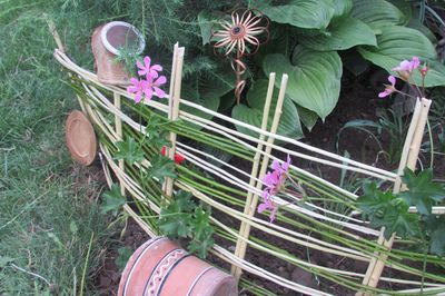 Flower bed from the vine with your own hands