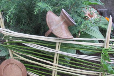 Flower bed from the vine with your own hands