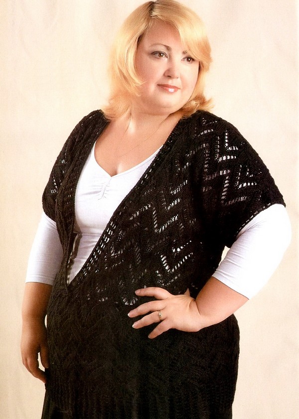 Sweatshirts, dresses and jackets knitted by needles: photos and diagrams