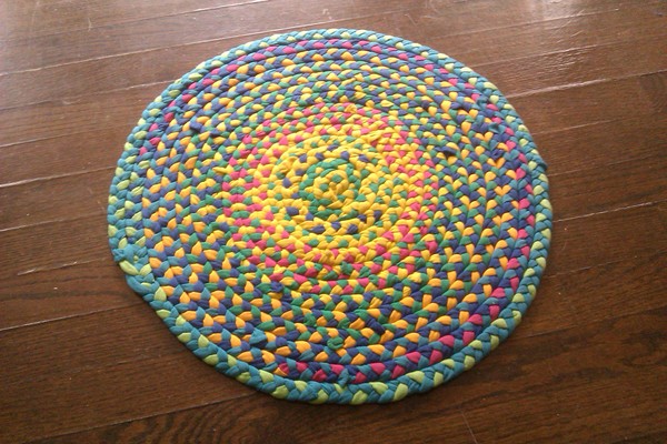 Crochet rugs crocheted from old things: how to make