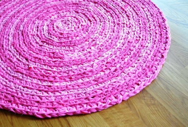 Crochet rugs crocheted from old things: how to make