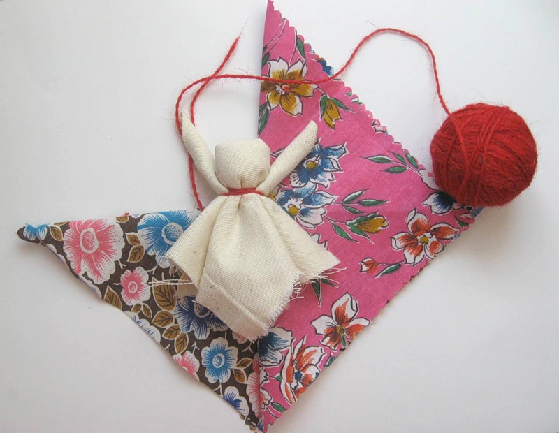 We make the Maslenitsa doll with our own hands.