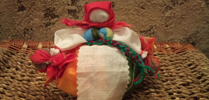 We make the Maslenitsa doll with our own hands.