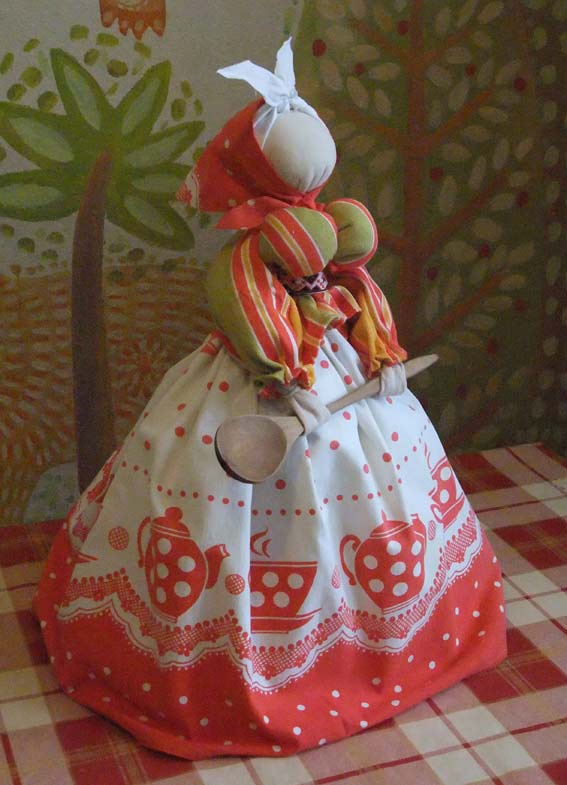 We make the Maslenitsa doll with our own hands.